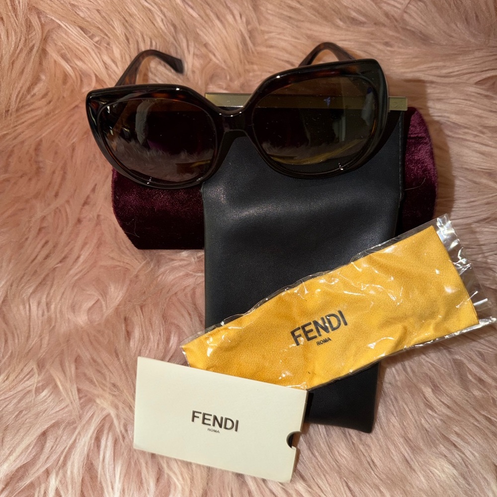 Fendi Elegant Brown Sunglasses soft leather case